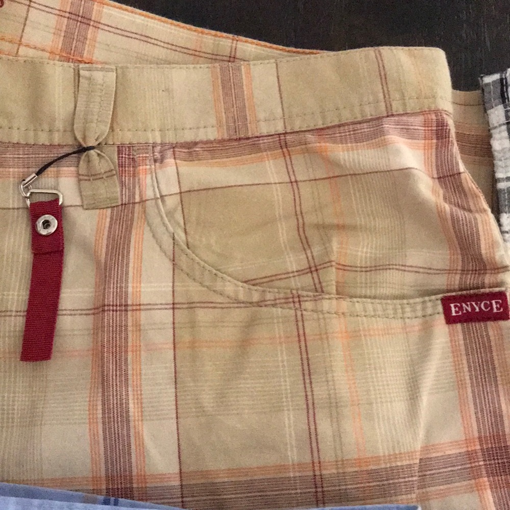 Shorts - Picture 3 of 6